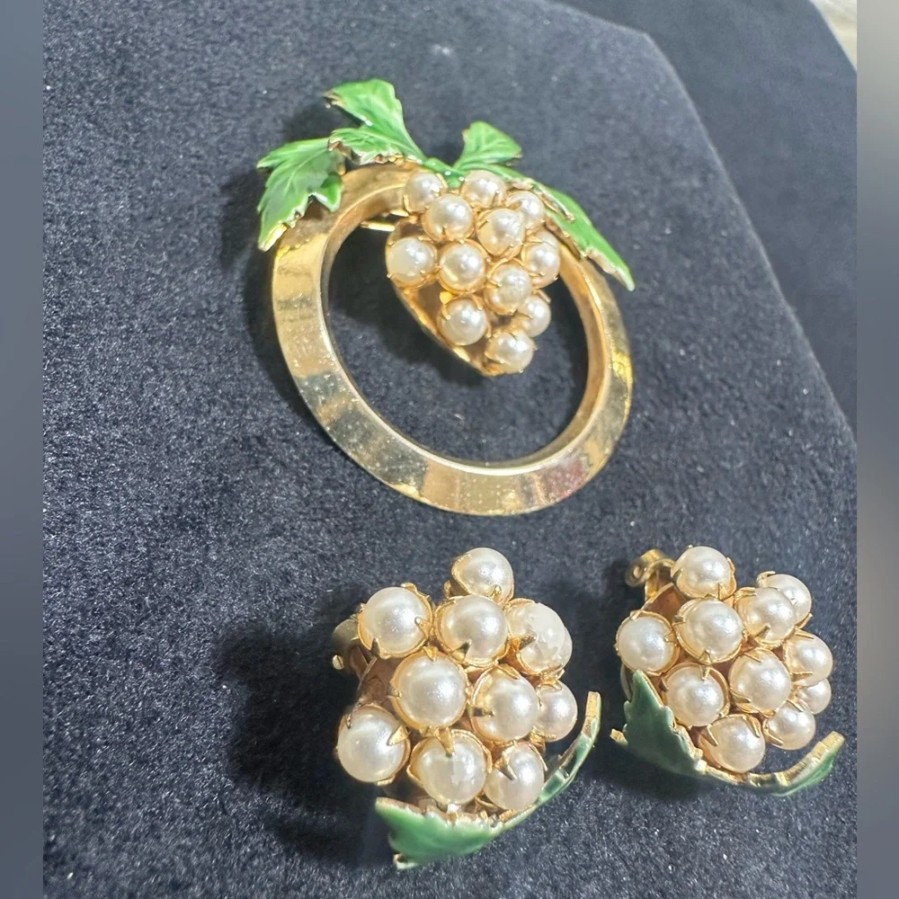 🚨RARE🔥: Vtg Sandor Pearl Cluster Accent Brooch & Earring Set - Picture 4 of 12